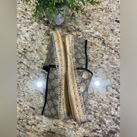 GUCCI Beige Gold GG Supreme Canvas Leather Bee Espadrilles 38 - Picture 4 of 10